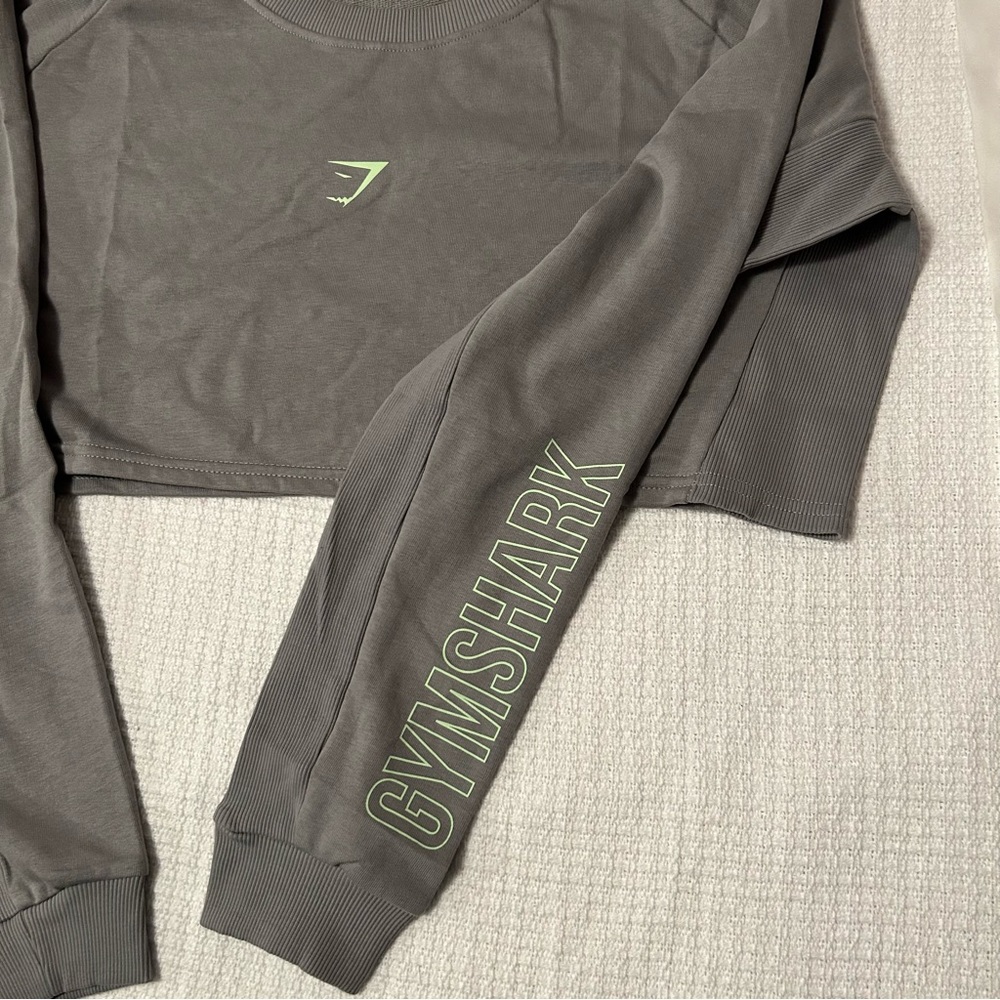 Gymshark Long Sleeve Sweatshirt Style Crop top - Picture 3 of 3